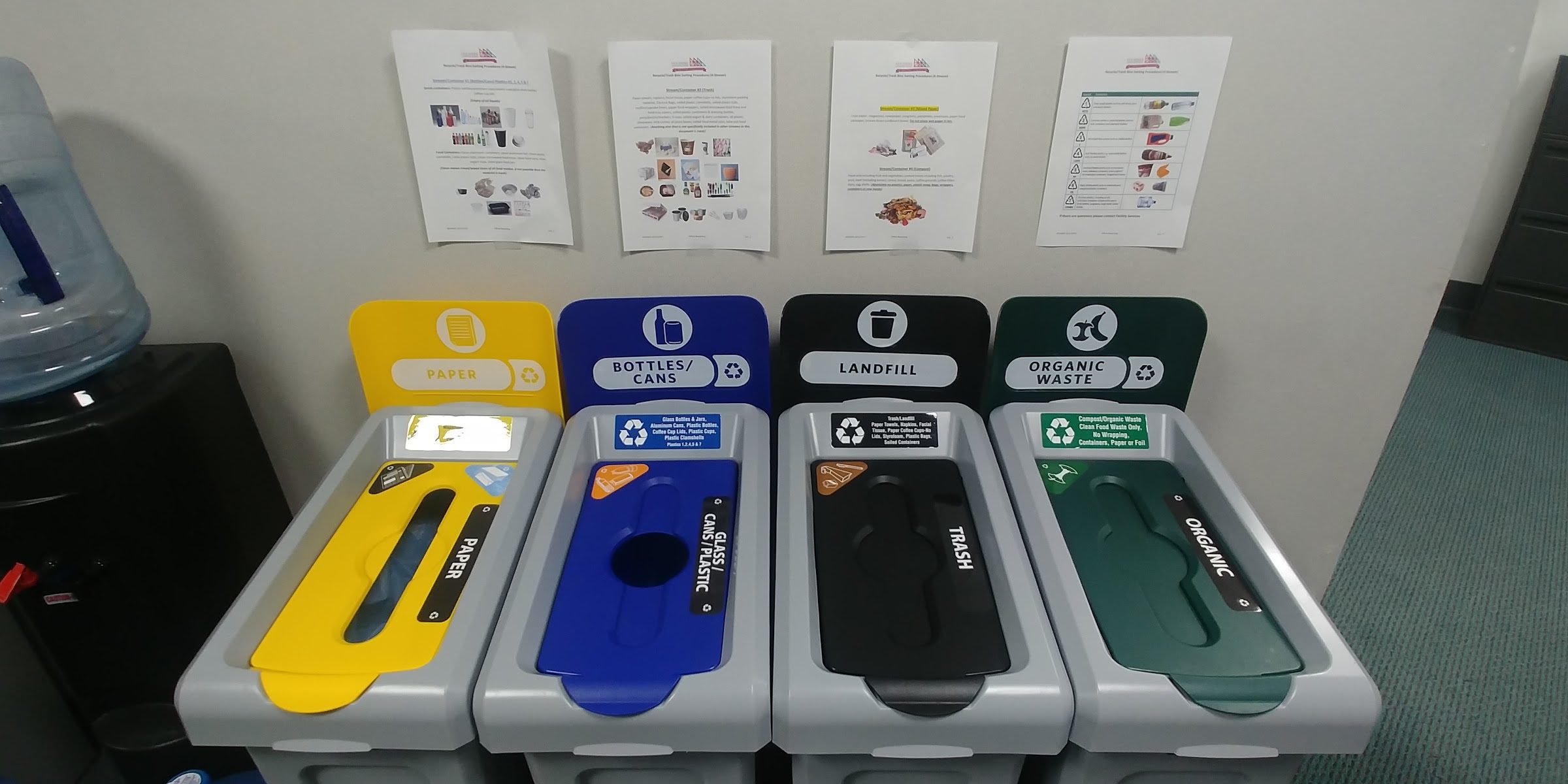 labeled recycling recepticles